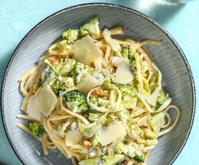 Romige spaghetti met broccoli en walnoot