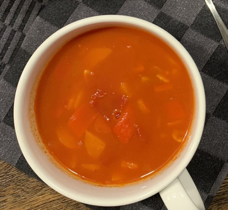 Vegetarische goulashsoep